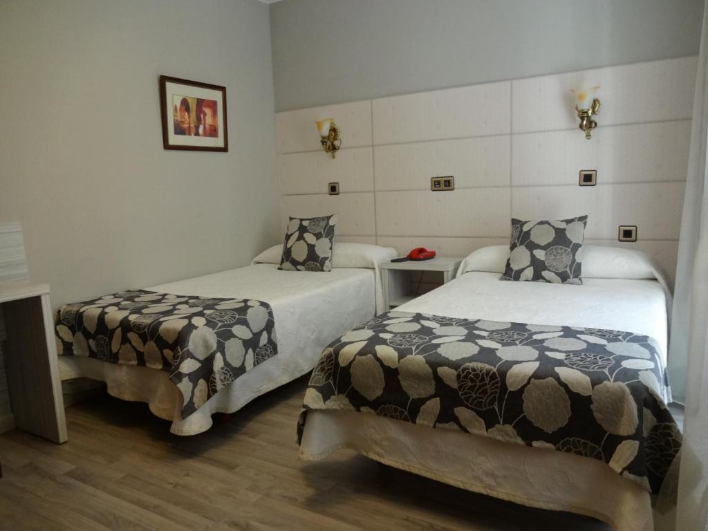 Hotel Los Naranjos Caceres Room photo